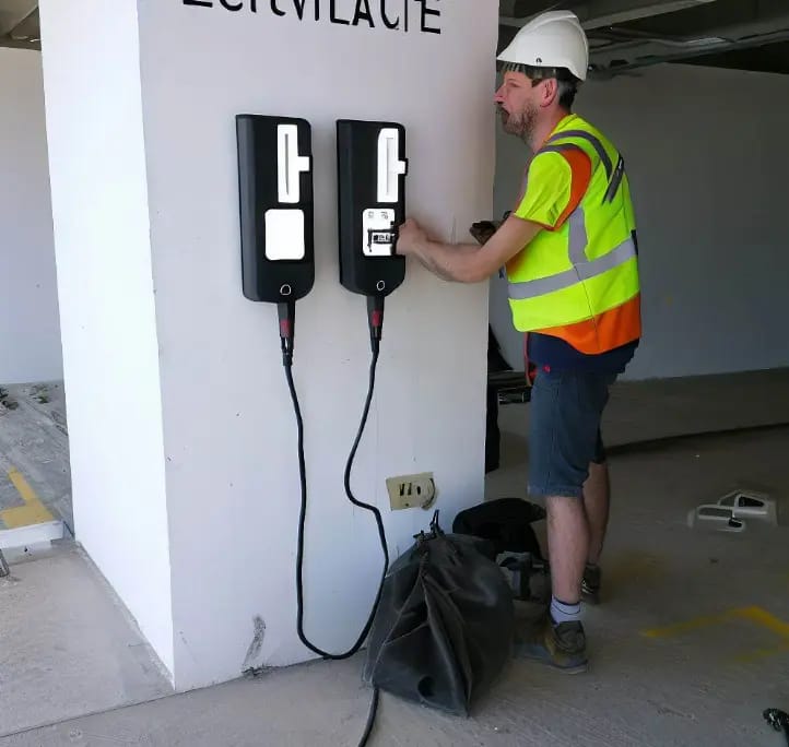 DC Fast Chargers DC Fast Chargers