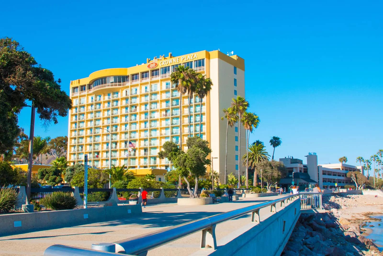 Crowne Plaza Ventura Beach